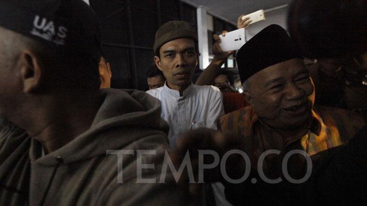 Download Foto Abdul Somad Nomer 30