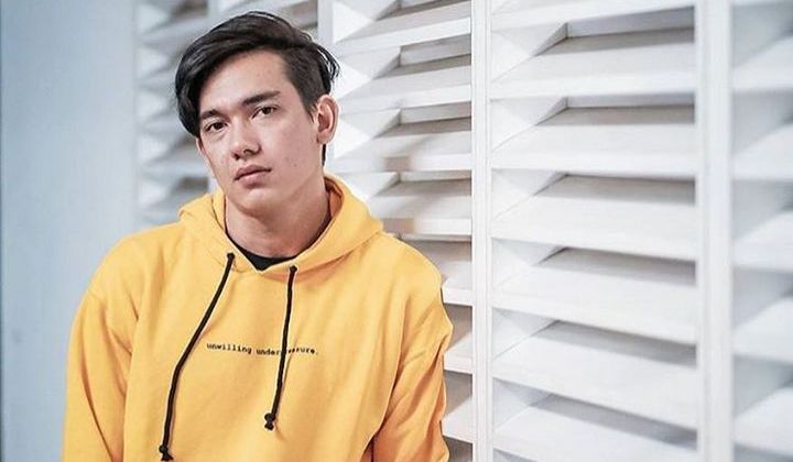 Detail Foto Adipati Dolken Terbaru Nomer 19