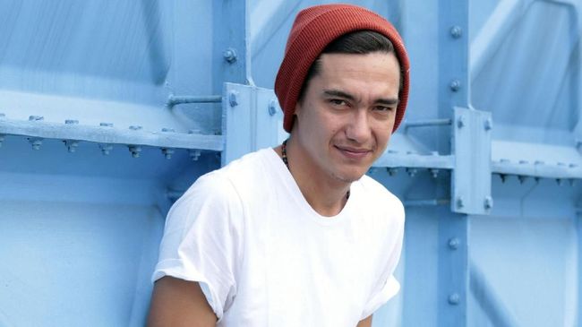 Detail Foto Adipati Dolken Terbaru Nomer 24