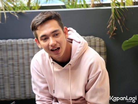 Detail Foto Adipati Dolken Terbaru Nomer 4