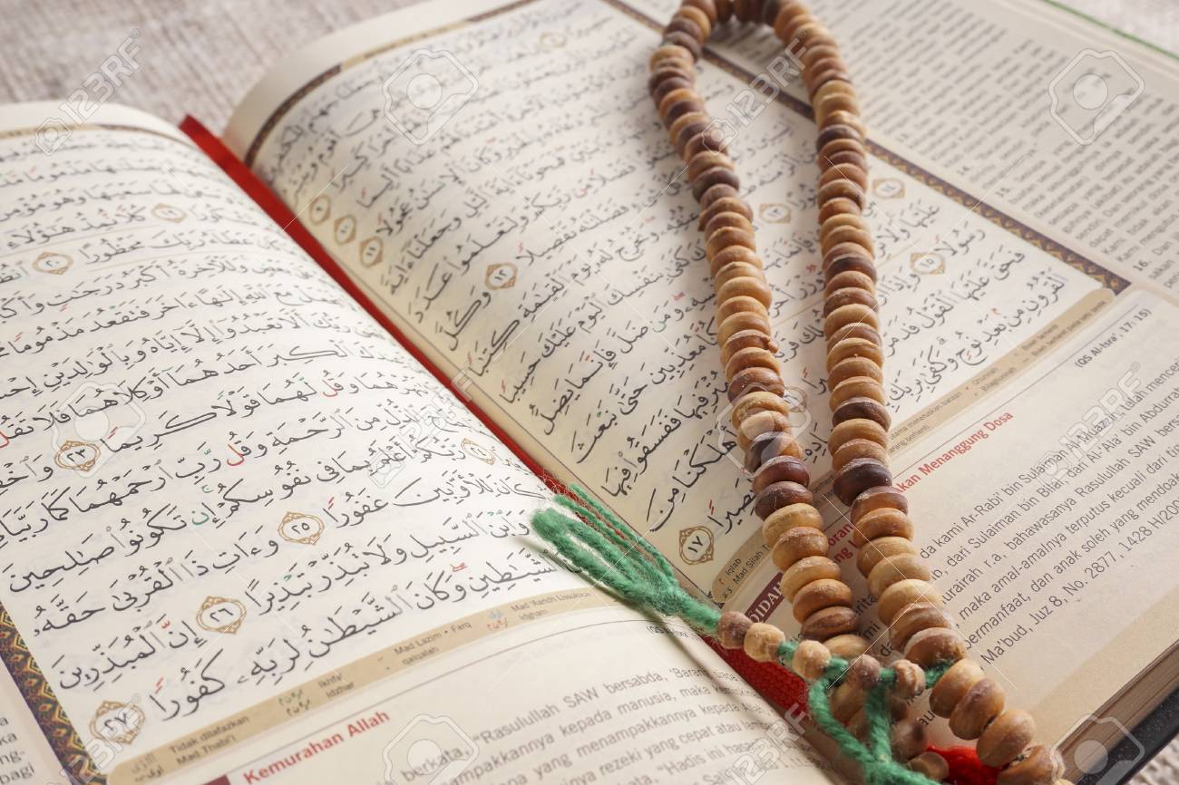 Detail Foto Al Quran Dan Tasbih Nomer 14