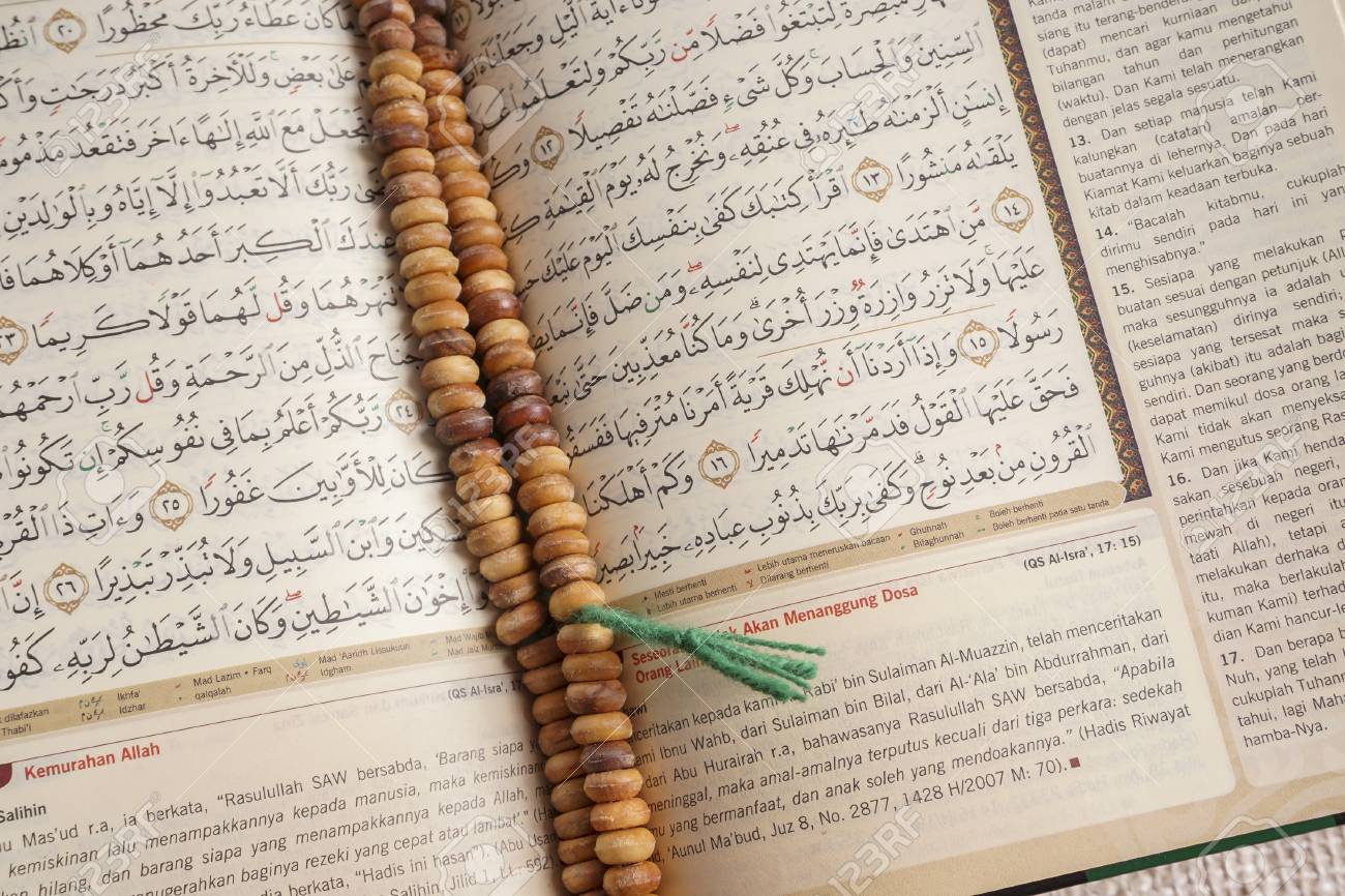 Detail Foto Al Quran Dan Tasbih Nomer 19