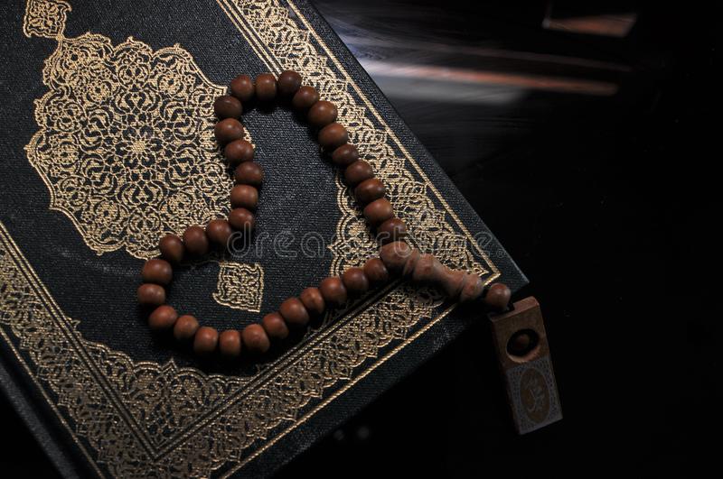 Detail Foto Al Quran Dan Tasbih Nomer 23