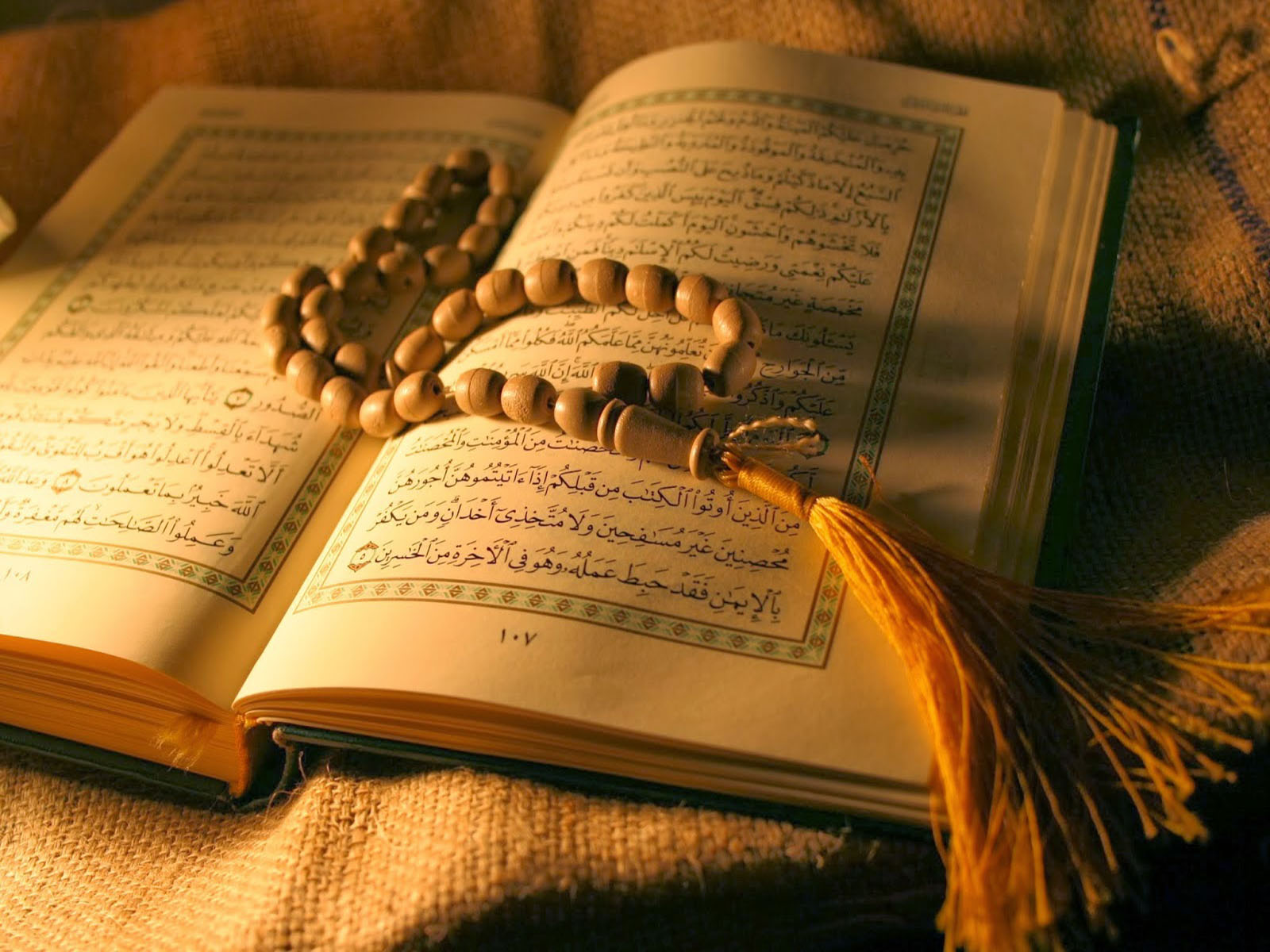 Detail Foto Al Quran Dan Tasbih Nomer 28