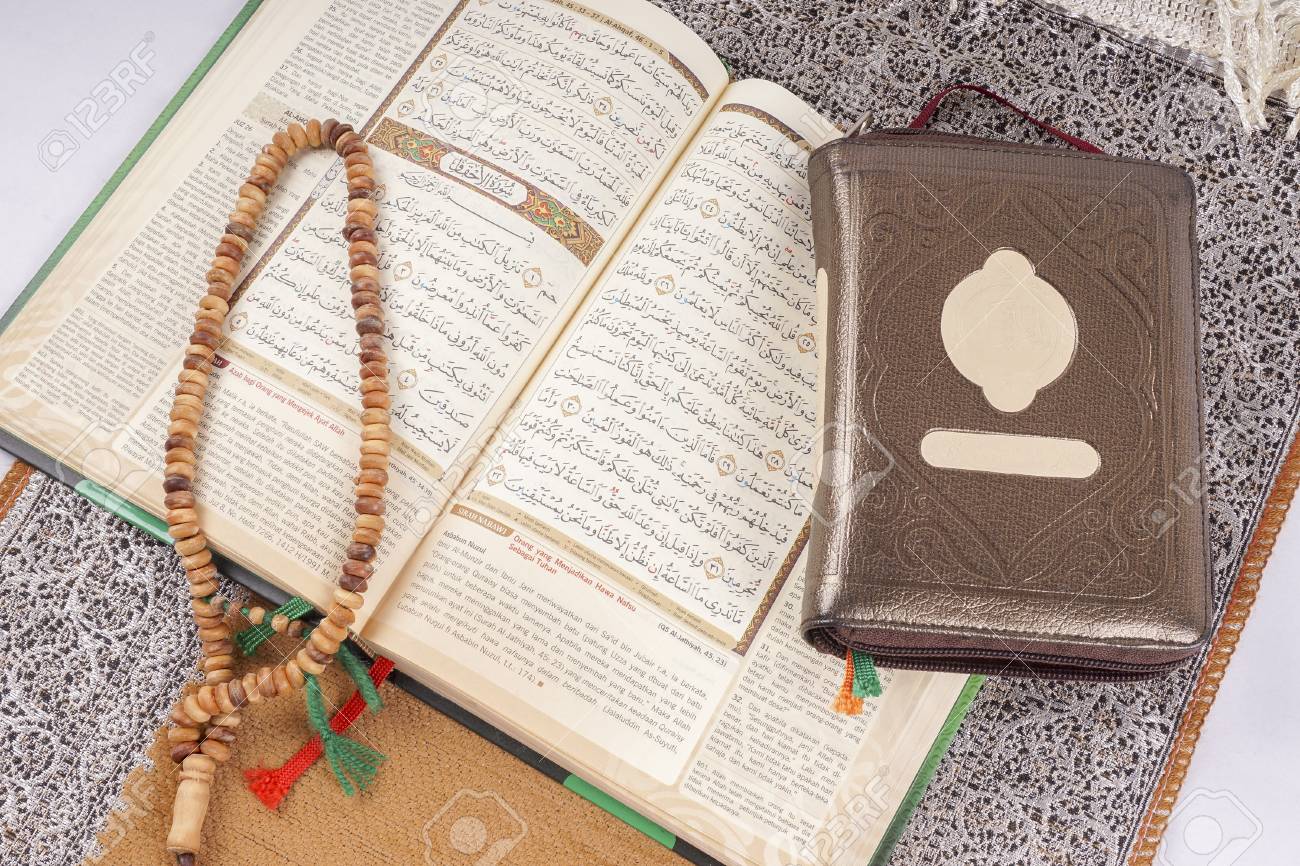 Detail Foto Al Quran Dan Tasbih Nomer 4