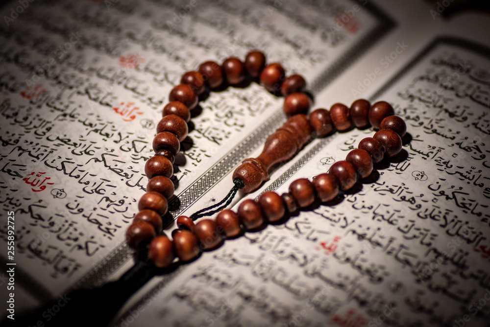 Detail Foto Al Quran Dan Tasbih Nomer 32