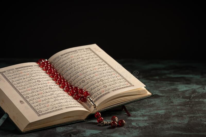 Detail Foto Al Quran Dan Tasbih Nomer 37