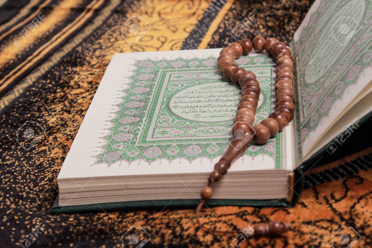 Detail Foto Al Quran Dan Tasbih Nomer 5