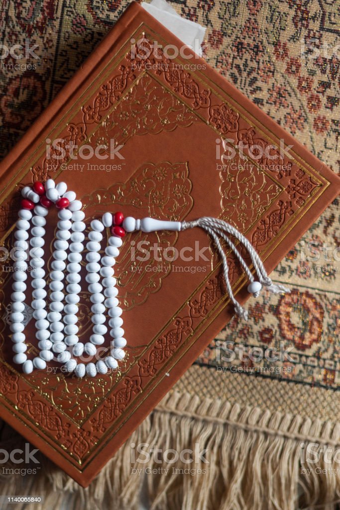 Detail Foto Al Quran Dan Tasbih Nomer 56