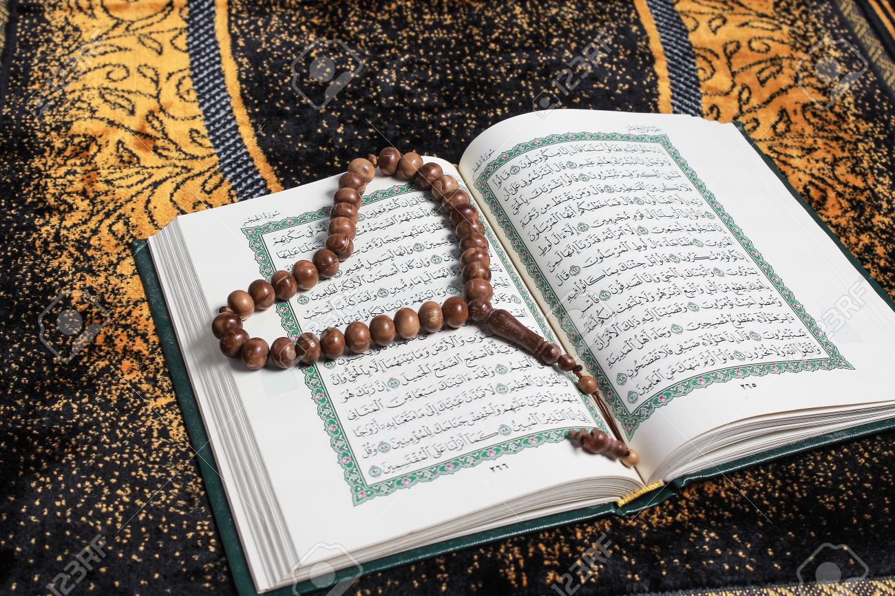 Detail Foto Al Quran Dan Tasbih Nomer 8