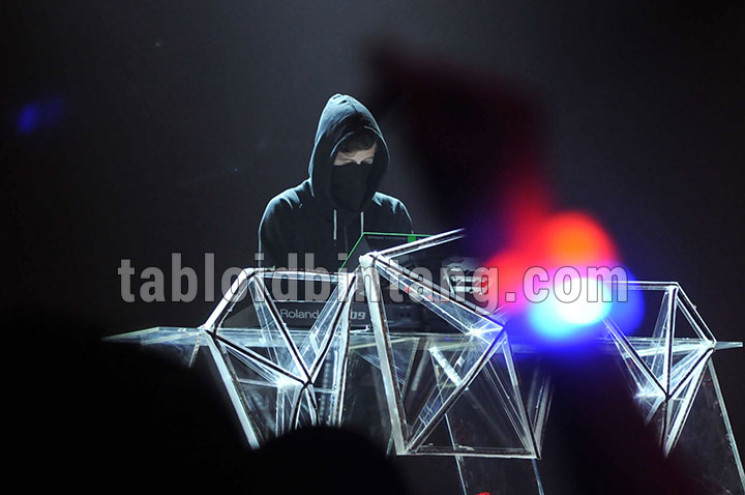 Detail Foto Alan Walker Keren Nomer 21