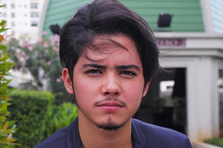 Detail Foto Aliando Sekarang Nomer 11