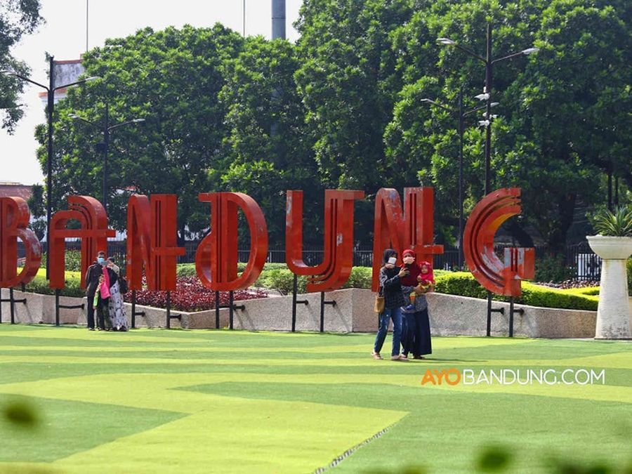 Detail Foto Alun Alun Bandung Nomer 2