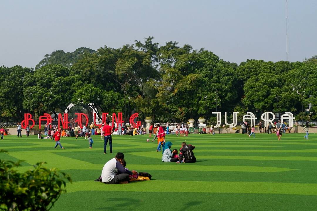 Detail Foto Alun Alun Bandung Nomer 18