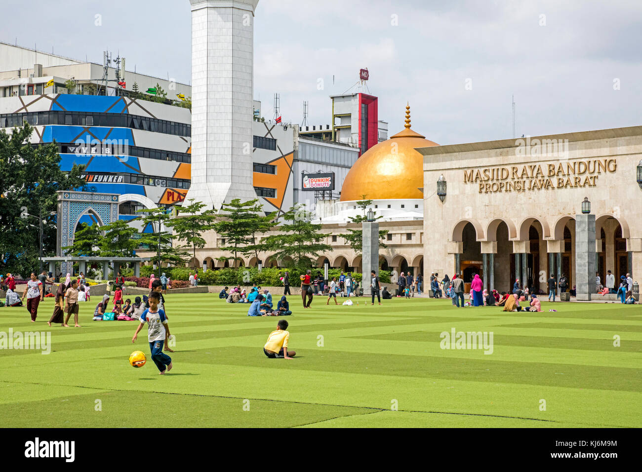 Detail Foto Alun Alun Bandung Nomer 27