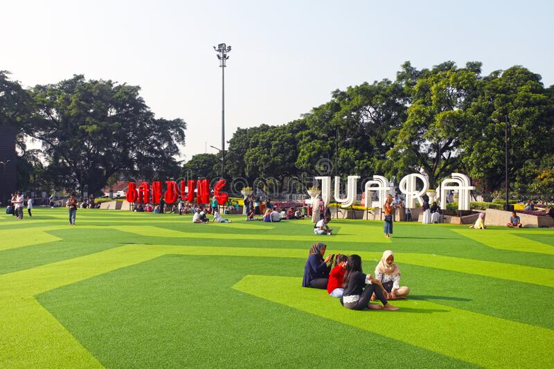 Detail Foto Alun Alun Bandung Nomer 40