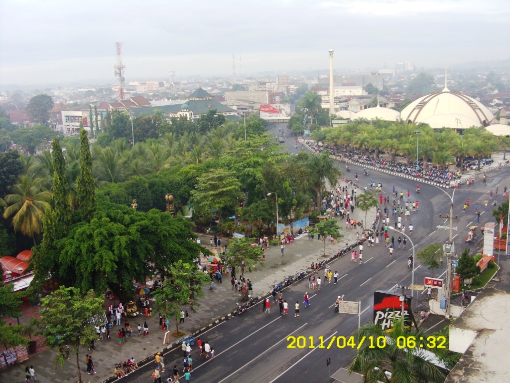 Detail Foto Alun Alun Jember Nomer 39