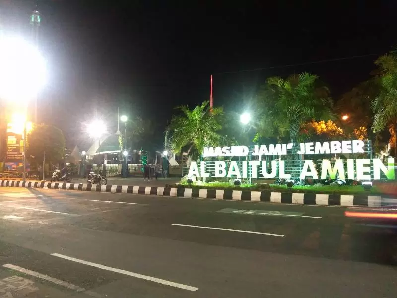 Detail Foto Alun Alun Jember Nomer 52