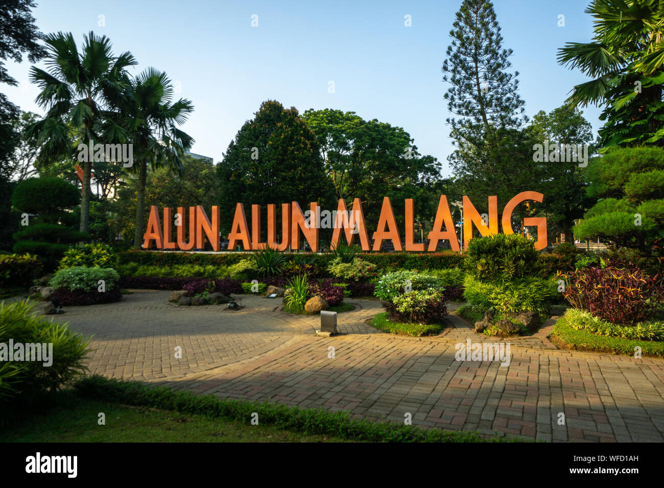 Detail Foto Alun Alun Malang Nomer 17