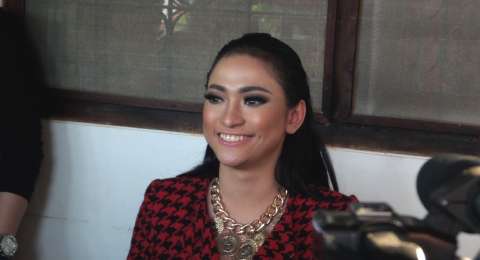 Detail Foto Amel Alvi Terbaru Nomer 50