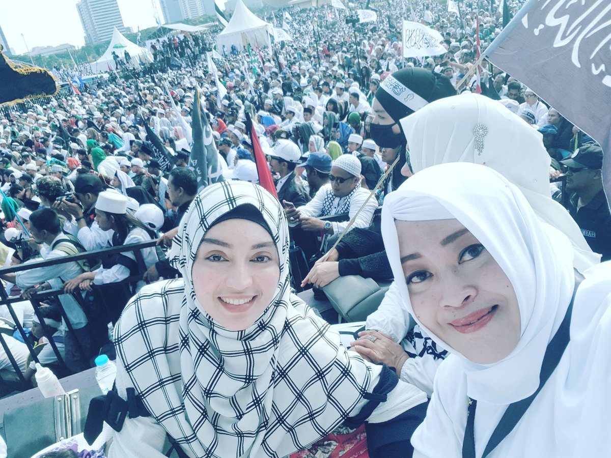 Detail Foto Anak Anak Habib Rizieq Nomer 10