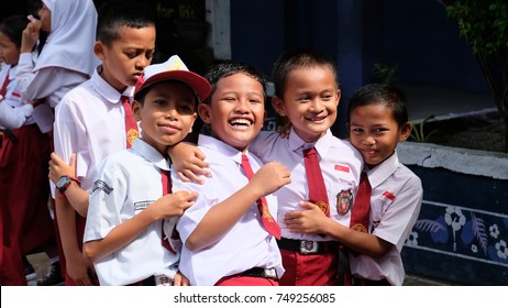 Foto Anak Anak Sekolah - KibrisPDR