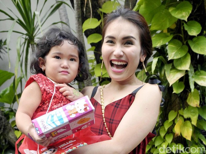 Detail Foto Anak Ayu Ting Ting Nomer 13