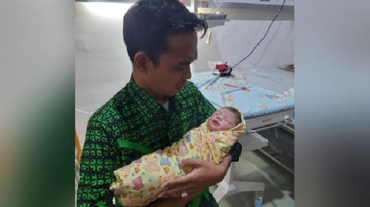 Detail Foto Anak Baru Lahir Nomer 39