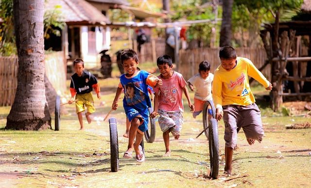 Foto Anak Bermain Jaman Dulu - KibrisPDR