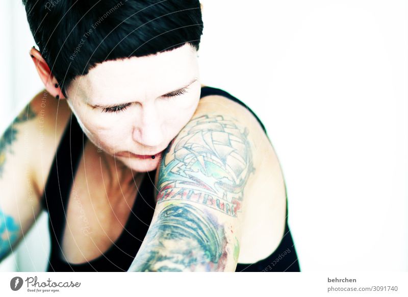 Detail Gesichts Tattoo Mann Nomer 17