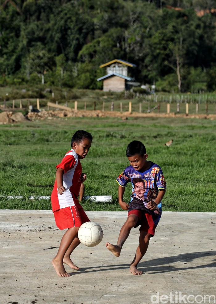 Detail Foto Anak Desa Bermain Nomer 15