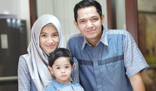 Detail Foto Anak Dude Harlino Nomer 37