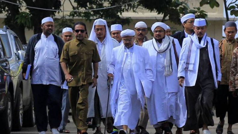 Detail Foto Anak Habib Rizieq Nomer 25