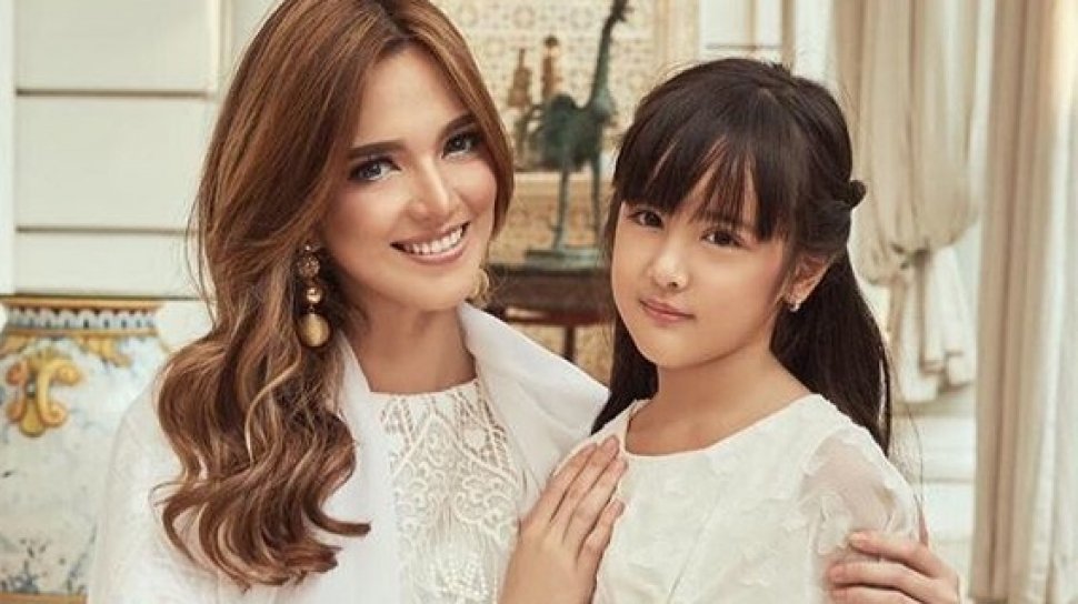 Foto Anak Nia Ramadhani Dan Ardi Bakrie - KibrisPDR