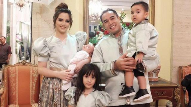 Detail Foto Anak Nia Ramadhani Dan Ardi Bakrie Nomer 15