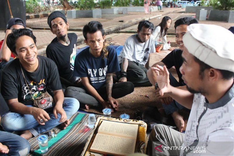 Detail Foto Anak Punk Marjinal Nomer 25