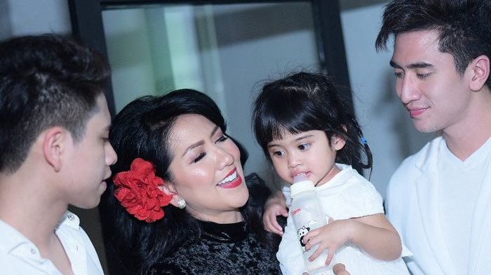 Detail Foto Anak Venna Melinda Nomer 3