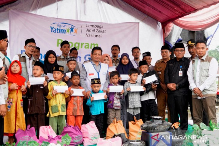 Detail Foto Anak Yatim Nomer 30