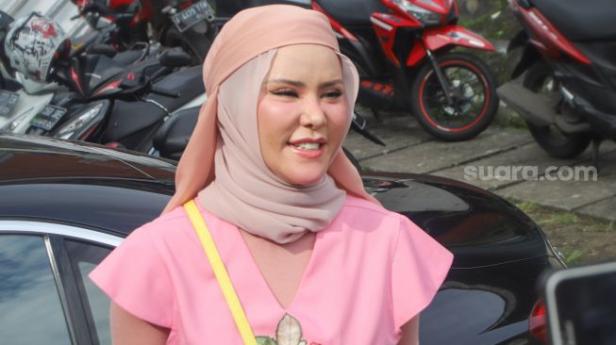 Detail Foto Angel Lelga Berhijab Nomer 34