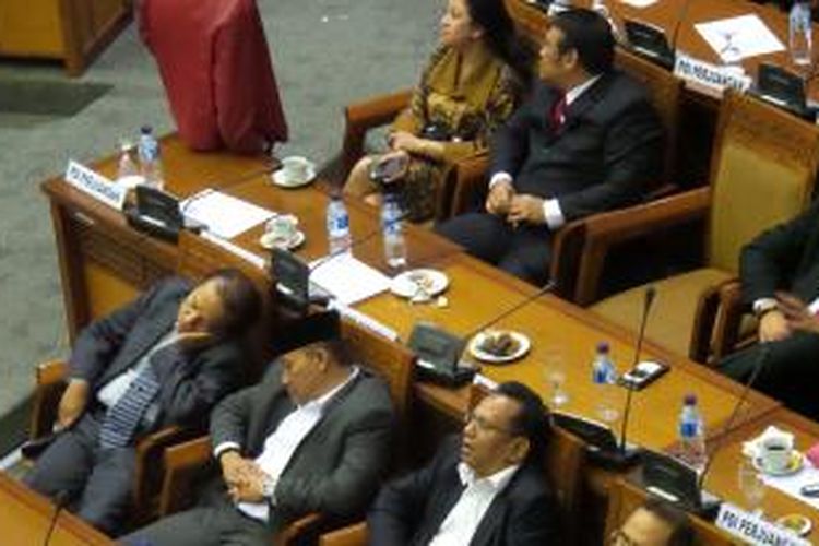 Foto Anggota Dpr Tidur - KibrisPDR