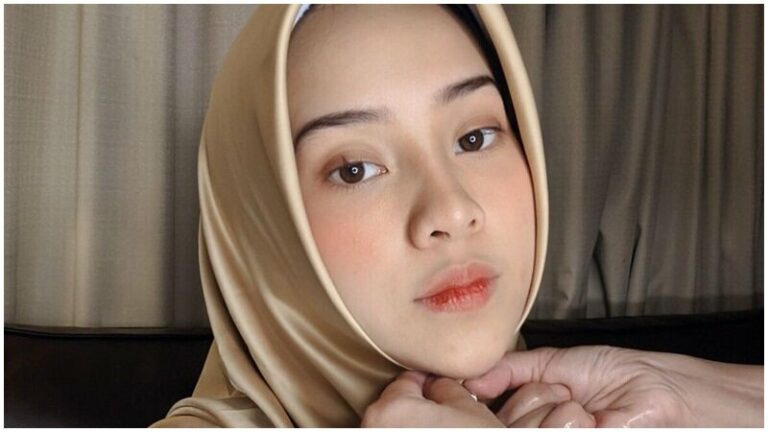 Detail Foto Anya Geraldine Berhijab Nomer 24