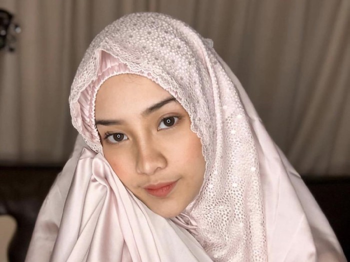 Detail Foto Anya Geraldine Berhijab Nomer 7