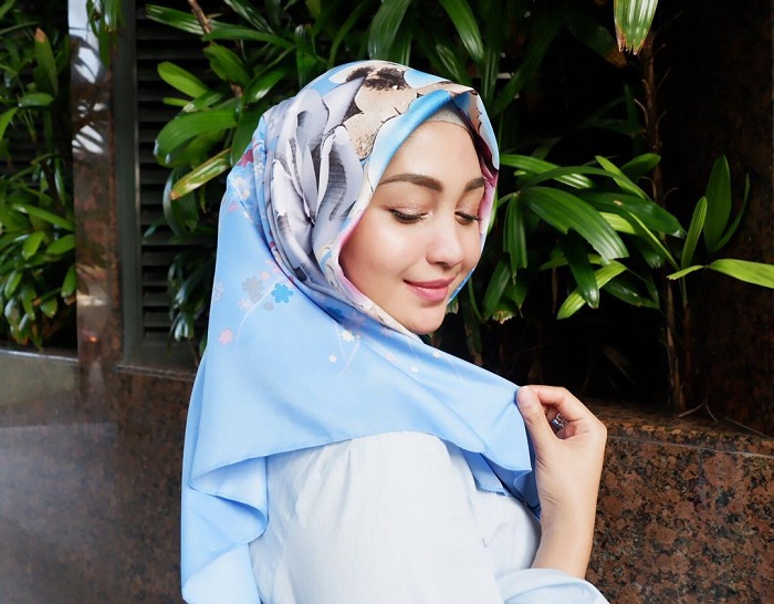 Detail Foto Ariel Tatum Berhijab Nomer 12