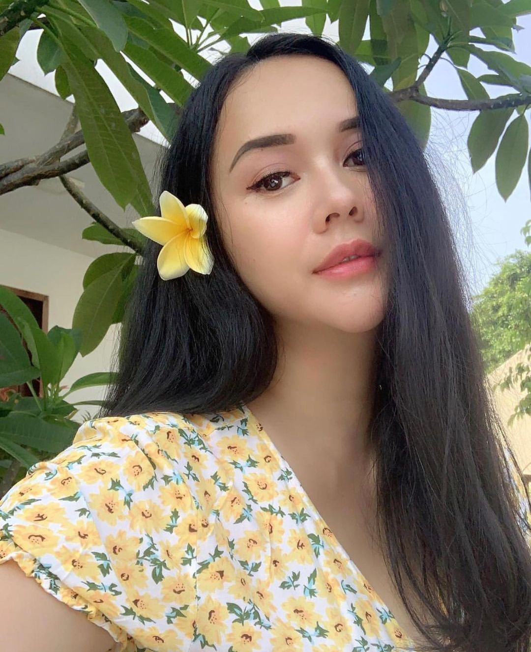 Detail Foto Artis Aura Kasih Nomer 27