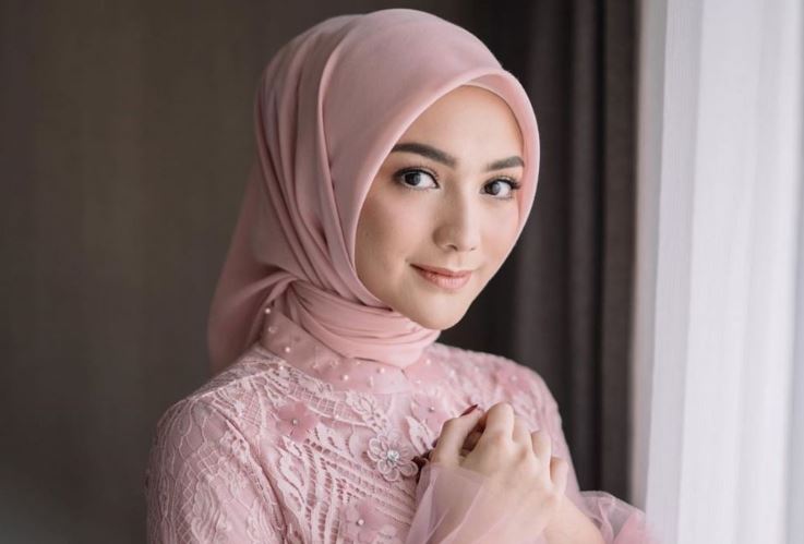 Detail Foto Artis Berhijab Nomer 19