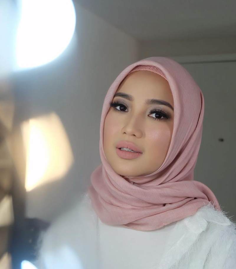 Detail Foto Artis Berhijab Nomer 39