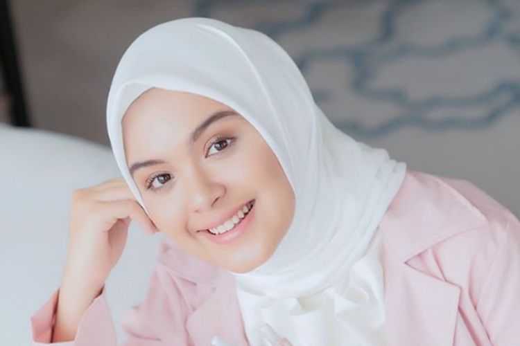 Detail Foto Artis Cantik Berhijab Nomer 27