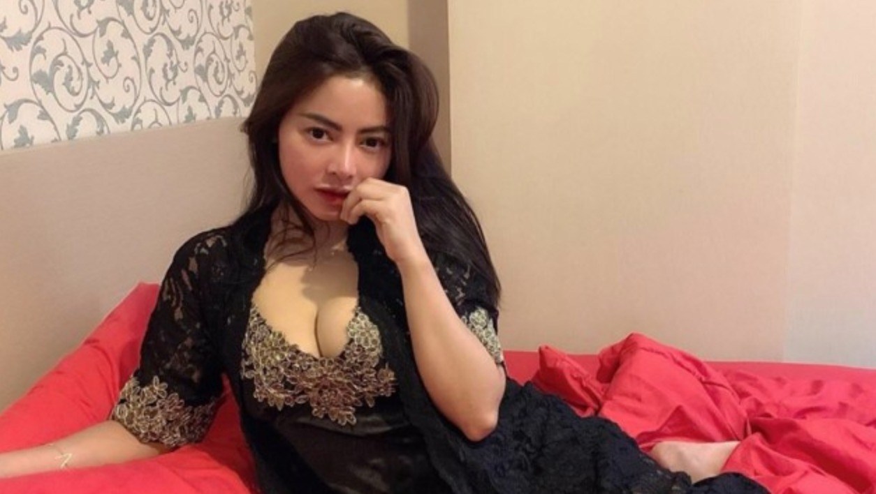 Detail Foto Artis Hot Nomer 15