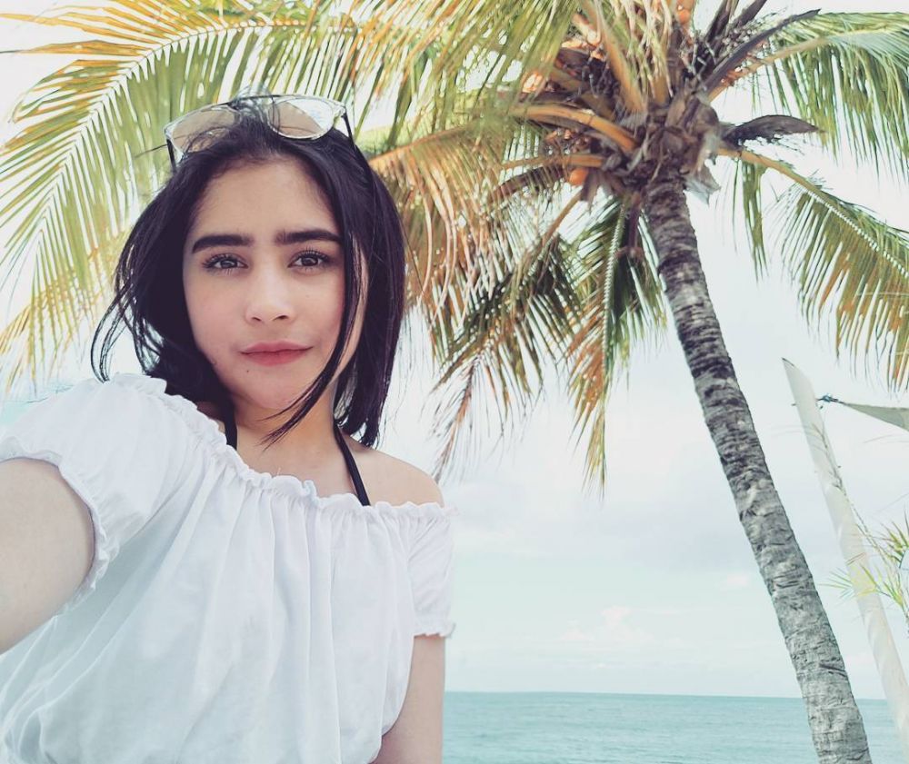 Detail Foto Artis Indonesia Liburan Di Pantai Nomer 18