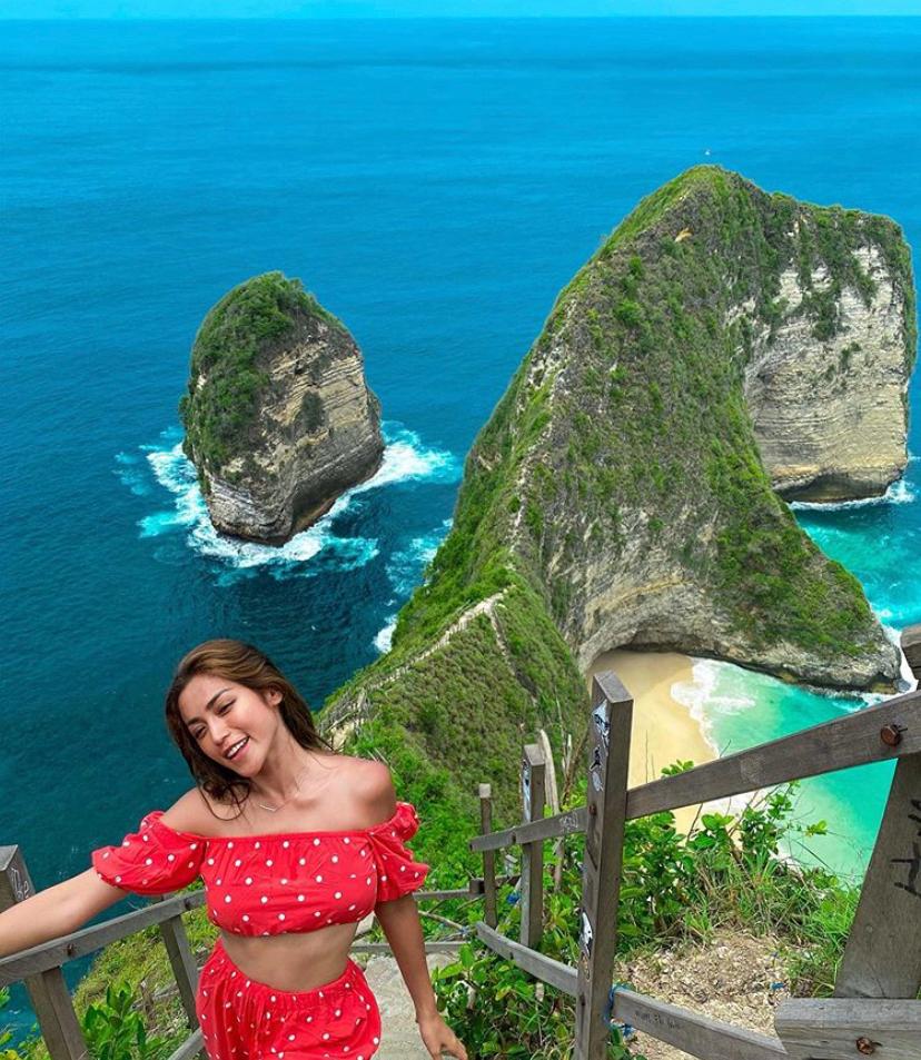 Detail Foto Artis Indonesia Liburan Di Pantai Nomer 32